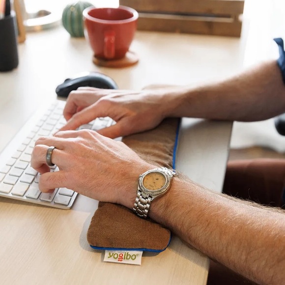 Yogibo Wrist Wiz Aromatherapy Keyboard Support - Picture 2 of 5